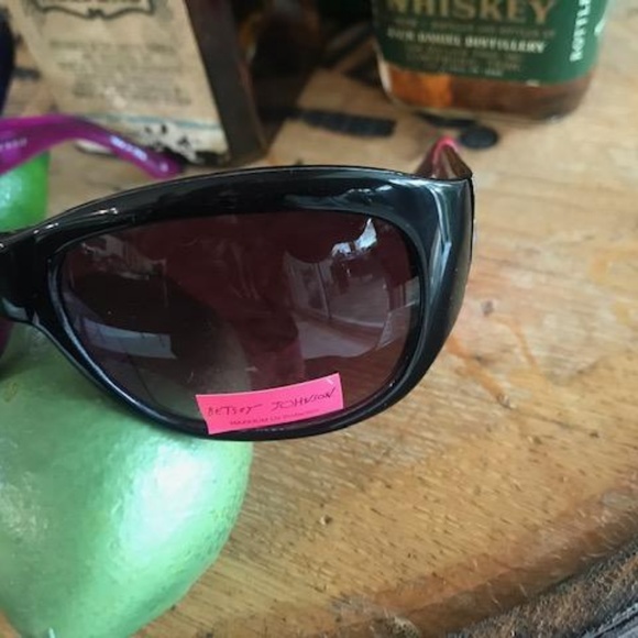 BETSEY JOHNSON Violet Rhinestone UV Sunglasses 26 main image 3